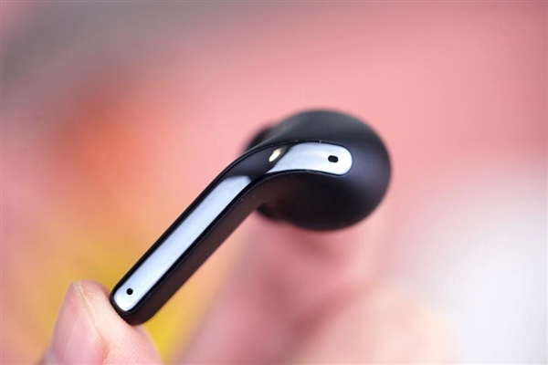 Kaiyun：1399元！苹果AirPods 4蛇年特别款：降噪、可爱与科技的完美结合！(图1)